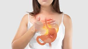 सोते समय सीने में जलन, मुंह में आता पेट का खाना? भोजन नली से गंदा तेजाब हटाएंगी 6 चीजें