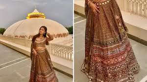 कुमार विश्वास की शादीशुदा बेटी फिर बॉलीवुड को पछाड़ मार गई बाजी, लहंगा पहन बनी राजकुमारी, अग्रता लगीं अप्सरा जैसी