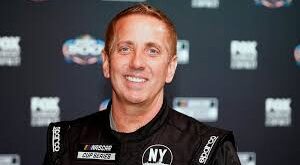 रेसिंग जगत में शोक की लहर, विमान हादसे में दिग्गज NASCAR ड्राइवर और उनके परिवार का दुखद निधन