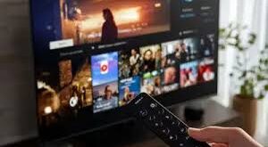 स्मार्ट टीवी हो रहा है हैंग? सेटिंग्स में जाकर साफ कर दें 1 चीज, फिर तेजी से चलने लगेगा आपका टीवी