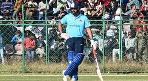 फील्डिंग करते समय फैन ने पूछा वड़ा पाव खाओगे? रोहित शर्मा का जवाब वायरल हो रहा है