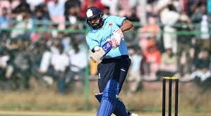 अर्श से फर्श पर ‘हिटमैन’, 155 रन ठोकने के बाद पहली ही गेंद पर आउट हुए रोहित शर्मा, मायूस होकर स्टेडियम से लौटने लगे फैंस