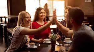 क्या होता है डबल डेटिंग? क्या इसमें पार्टनर के साथ किसी और को भी ले जाते हैं? पता चल जाए तो अगली बार करें ये काम