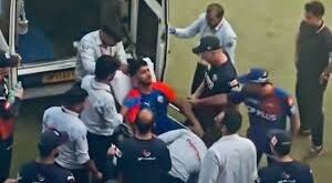 IPL में दर्दनाक हादसा, दिल्ली कैपिटल्स के बॉलर को चेहरे पर लगी गेंद, एम्बुलेंस से अस्पताल भेजना पड़ा