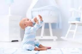 एक साल के बाद बच्चे को न प‍िलाएं 750 म‍िलीलीटर से ज्यादा दूध, नहीं तो एनीमिया समेत हो सकते हैं ये 4 हेल्थ इश्यू