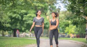 चलने की स्पीड बदलने से उम्र लंबी होने का दावा, रिसर्च ने पता लगाया धीरे चलना चाहिए या तेज?