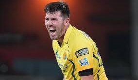 प्लेऑफ की रेस में शामिल सीएसके के लिए बुरी खबर, अचानक यूके लौटे जेमी ओवरटन
