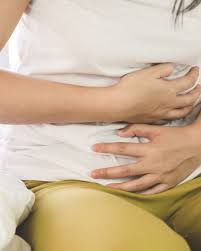 कब्ज से सिरदर्द, पेट फूलना, मुंह से दुर्गंध की समस्या, 5 योगासन से Chronic Constipation से राहत पाएं