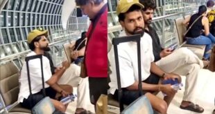 एयरपोर्ट पर आम आदमी की तरह बैठे थे श्रेयस अय्यर, सेल्फी के चक्कर में फैन ने ये क्या कर दिया
