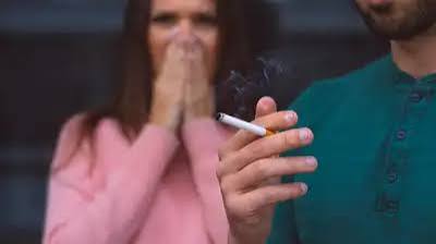 दोस्तों की सिगरेट से खराब होते हैं आपके फेफड़े, जानें क्या होता है बदलाव?